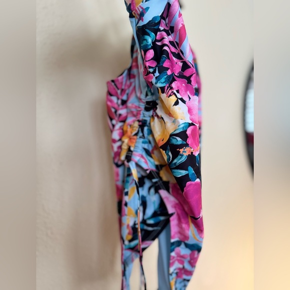 BCBG Paris | Adjustable Mio One Piece Swimsuit Bikini Tropical Floral - Size 2X - Picture 3 of 4